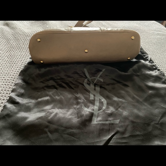 Yves Saint-laurent Handbag Muse - Picture 3 of 6